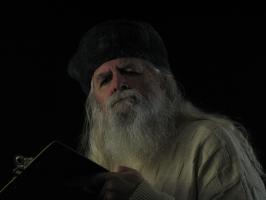 <img0*200:stuff/z/10620/11-15-08%2520Father%2520Yule%2520with%2520Clipboard/11-15-08%20319.jpg>