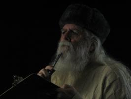 <img0*200:stuff/z/10620/11-15-08%2520Father%2520Yule%2520with%2520Clipboard/11-15-08%20320.jpg>
