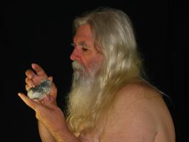 <img0*200:stuff/z/10620/11-21-08%2520Holding%2520Crystal/11-21-08%20047.jpg>
