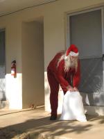 <img0*200:stuff/z/10620/11-26-09%2520Kris%2520Kringle%2520set/11-26-08%20052.jpg>
