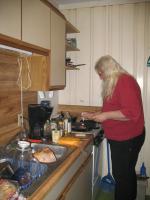 <img0*200:stuff/z/10620/11-27-08%2520Making%2520Dinner/11-27-08%20003.jpg>