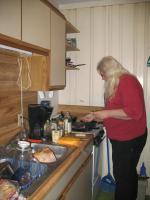 <img0*200:stuff/z/10620/11-27-08%2520Making%2520Dinner/11-27-08%20004.jpg>