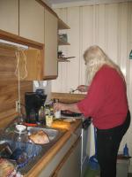 <img0*200:stuff/z/10620/11-27-08%2520Making%2520Dinner/11-27-08%20009.jpg>