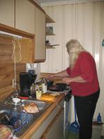 <img0*200:stuff/z/10620/11-27-08%2520Making%2520Dinner/11-27-08%20010.jpg>