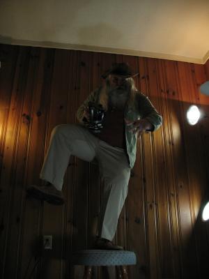 <img300*0:stuff/z/10620/Dramatic%2520Light%2520Actions%2520-%2520Costume%25204-3-09/4-3-09%20012.jpg>