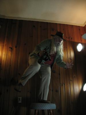 <img300*0:stuff/z/10620/Dramatic%2520Light%2520Actions%2520-%2520Costume%25204-3-09/4-3-09%20015.jpg>