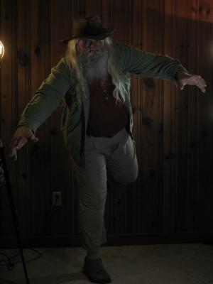 <img300*0:stuff/z/10620/Dramatic%2520Light%2520Poses%25204-4-09/4-4-09%20046.jpg>