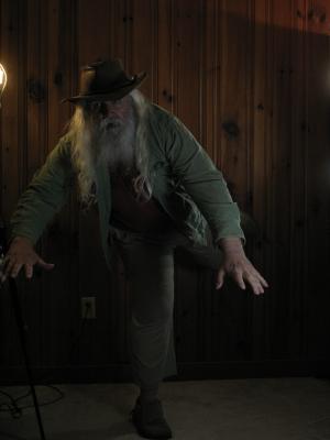 <img300*0:stuff/z/10620/Dramatic%2520Light%2520Poses%25204-4-09/4-4-09%20052.jpg>