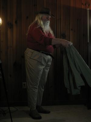 <img300*0:stuff/z/10620/Dramatic%2520Light%2520Poses%25204-4-09/4-4-09%20083.jpg>
