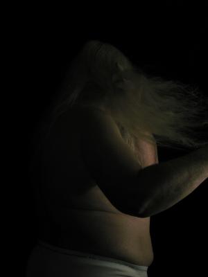 <img300*0:stuff/z/10620/Hair%2520Brushing%2520Ref%25202-27-09/2-27-09%20036.jpg>