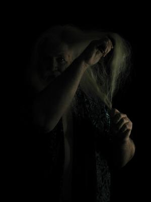 <img300*0:stuff/z/10620/Hair%2520Brushing%2520Ref%25202-27-09/2-27-09%20043.jpg>