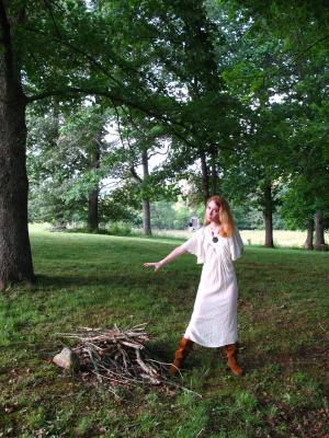 <img300*0:stuff/z/10620/Nicky%25206-10-09%2520White%2520Dress/6-10-09%20Nicky%20180.jpg>