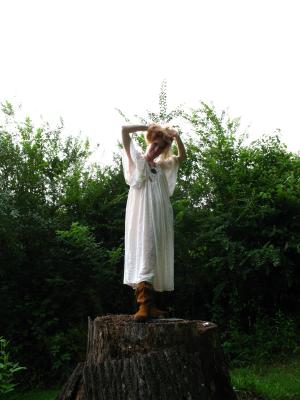 <img300*0:stuff/z/10620/Nicky%25206-10-09%2520White%2520Dress/6-10-09%20Nicky%20184.jpg>