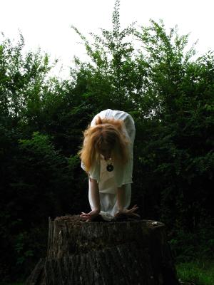 <img300*0:stuff/z/10620/Nicky%25206-10-09%2520White%2520Dress/6-10-09%20Nicky%20187.jpg>
