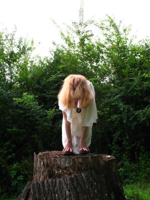 <img300*0:stuff/z/10620/Nicky%25206-10-09%2520White%2520Dress/6-10-09%20Nicky%20188.jpg>