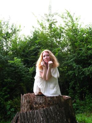 <img300*0:stuff/z/10620/Nicky%25206-10-09%2520White%2520Dress/6-10-09%20Nicky%20189.jpg>