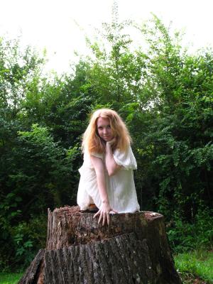 <img300*0:stuff/z/10620/Nicky%25206-10-09%2520White%2520Dress/6-10-09%20Nicky%20190.jpg>
