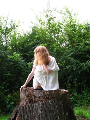 <img300*0:stuff/z/10620/Nicky%25206-10-09%2520White%2520Dress/6-10-09%20Nicky%20191.jpg>