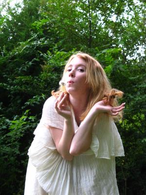 <img300*0:stuff/z/10620/Nicky%25206-10-09%2520White%2520Dress/6-10-09%20Nicky%20193.jpg>