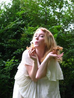 <img300*0:stuff/z/10620/Nicky%25206-10-09%2520White%2520Dress/6-10-09%20Nicky%20194.jpg>