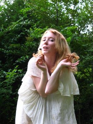 <img300*0:stuff/z/10620/Nicky%25206-10-09%2520White%2520Dress/6-10-09%20Nicky%20195.jpg>