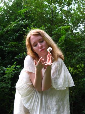 <img300*0:stuff/z/10620/Nicky%25206-10-09%2520White%2520Dress/6-10-09%20Nicky%20196.jpg>