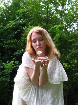 <img300*0:stuff/z/10620/Nicky%25206-10-09%2520White%2520Dress/6-10-09%20Nicky%20198.jpg>