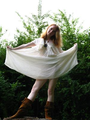 <img300*0:stuff/z/10620/Nicky%25206-10-09%2520White%2520Dress/6-10-09%20Nicky%20202.jpg>