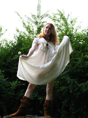 <img300*0:stuff/z/10620/Nicky%25206-10-09%2520White%2520Dress/6-10-09%20Nicky%20203.jpg>