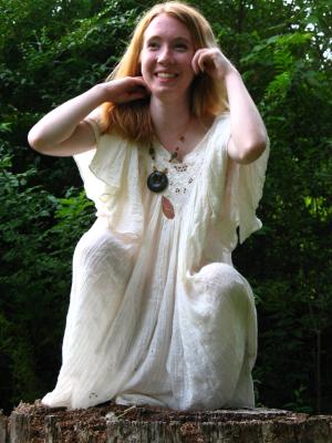 <img300*0:stuff/z/10620/Nicky%25206-10-09%2520White%2520Dress/6-10-09%20Nicky%20207.jpg>