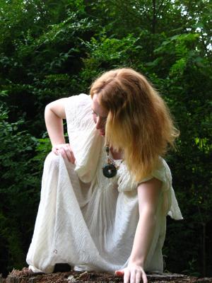 <img300*0:stuff/z/10620/Nicky%25206-10-09%2520White%2520Dress/6-10-09%20Nicky%20208.jpg>