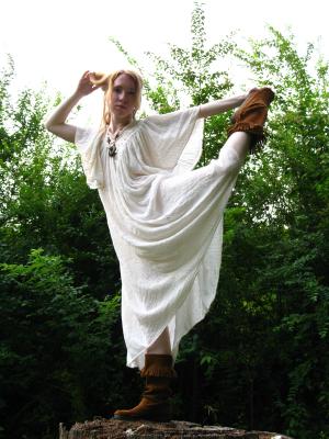 <img300*0:stuff/z/10620/Nicky%25206-10-09%2520White%2520Dress/6-10-09%20Nicky%20211.jpg>