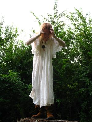 <img300*0:stuff/z/10620/Nicky%25206-10-09%2520White%2520Dress/6-10-09%20Nicky%20212.jpg>