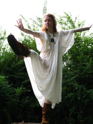 <img300*0:stuff/z/10620/Nicky%25206-10-09%2520White%2520Dress/6-10-09%20Nicky%20213.jpg>