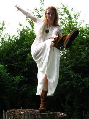 <img300*0:stuff/z/10620/Nicky%25206-10-09%2520White%2520Dress/6-10-09%20Nicky%20214.jpg>