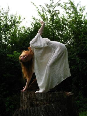 <img300*0:stuff/z/10620/Nicky%25206-10-09%2520White%2520Dress/6-10-09%20Nicky%20219.jpg>