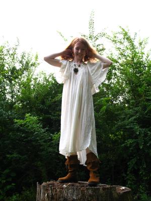 <img300*0:stuff/z/10620/Nicky%25206-10-09%2520White%2520Dress/6-10-09%20Nicky%20220.jpg>