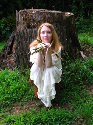 <img300*0:stuff/z/10620/Nicky%25206-10-09%2520White%2520Dress/6-10-09%20Nicky%20225.jpg>