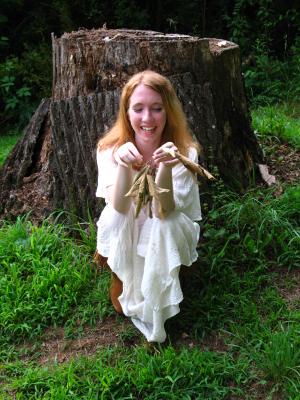 <img300*0:stuff/z/10620/Nicky%25206-10-09%2520White%2520Dress/6-10-09%20Nicky%20227.jpg>