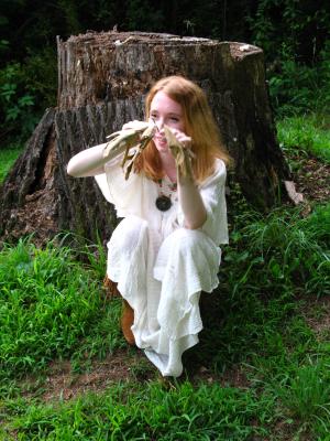 <img300*0:stuff/z/10620/Nicky%25206-10-09%2520White%2520Dress/6-10-09%20Nicky%20228.jpg>