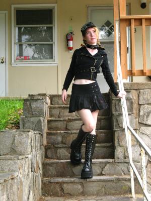 <img300*0:stuff/z/10620/Nicky%25206-11-09%2520Goth%2520at%2520Home/6-11-09%20Nicky%20034.jpg>
