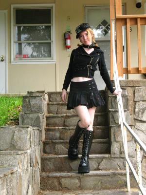 <img300*0:stuff/z/10620/Nicky%25206-11-09%2520Goth%2520at%2520Home/6-11-09%20Nicky%20035.jpg>