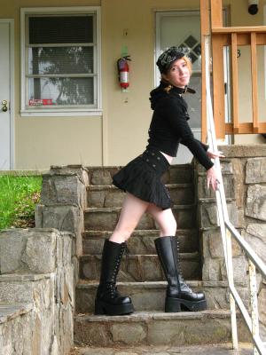 <img300*0:stuff/z/10620/Nicky%25206-11-09%2520Goth%2520at%2520Home/6-11-09%20Nicky%20036.jpg>
