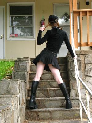 <img300*0:stuff/z/10620/Nicky%25206-11-09%2520Goth%2520at%2520Home/6-11-09%20Nicky%20037.jpg>