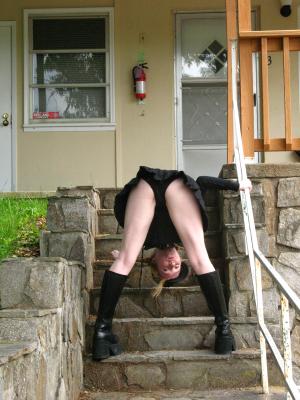 <img300*0:stuff/z/10620/Nicky%25206-11-09%2520Goth%2520at%2520Home/6-11-09%20Nicky%20039.jpg>