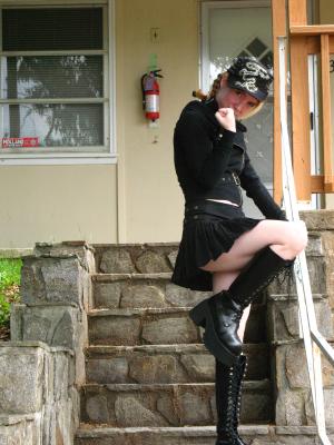 <img300*0:stuff/z/10620/Nicky%25206-11-09%2520Goth%2520at%2520Home/6-11-09%20Nicky%20040.jpg>