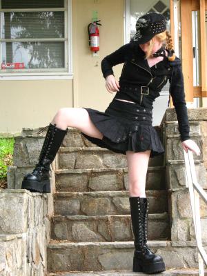 <img300*0:stuff/z/10620/Nicky%25206-11-09%2520Goth%2520at%2520Home/6-11-09%20Nicky%20043.jpg>