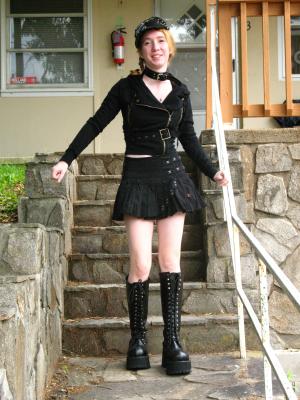 <img300*0:stuff/z/10620/Nicky%25206-11-09%2520Goth%2520at%2520Home/6-11-09%20Nicky%20064.jpg>