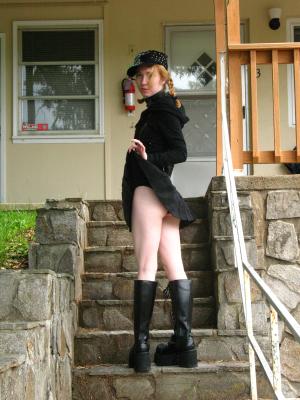 <img300*0:stuff/z/10620/Nicky%25206-11-09%2520Goth%2520at%2520Home/6-11-09%20Nicky%20066.jpg>