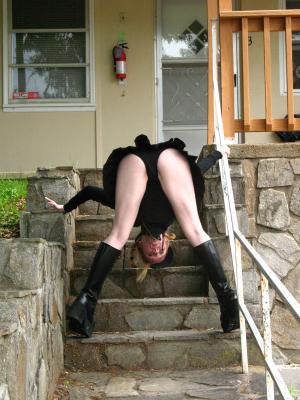 <img300*0:stuff/z/10620/Nicky%25206-11-09%2520Goth%2520at%2520Home/6-11-09%20Nicky%20070.jpg>
